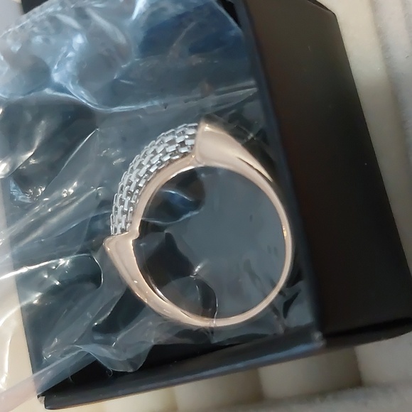 Jewelry - 💚 Avon Sealed Two-tone Mesh Ring Goldtone Size 6